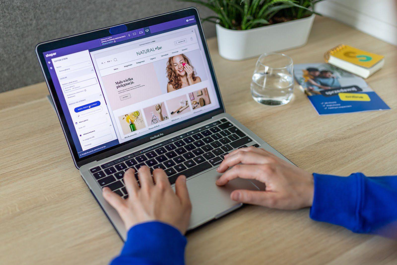 Monetize your online community: Online stores